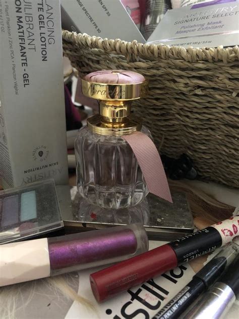 artistry flora chic perfume review.